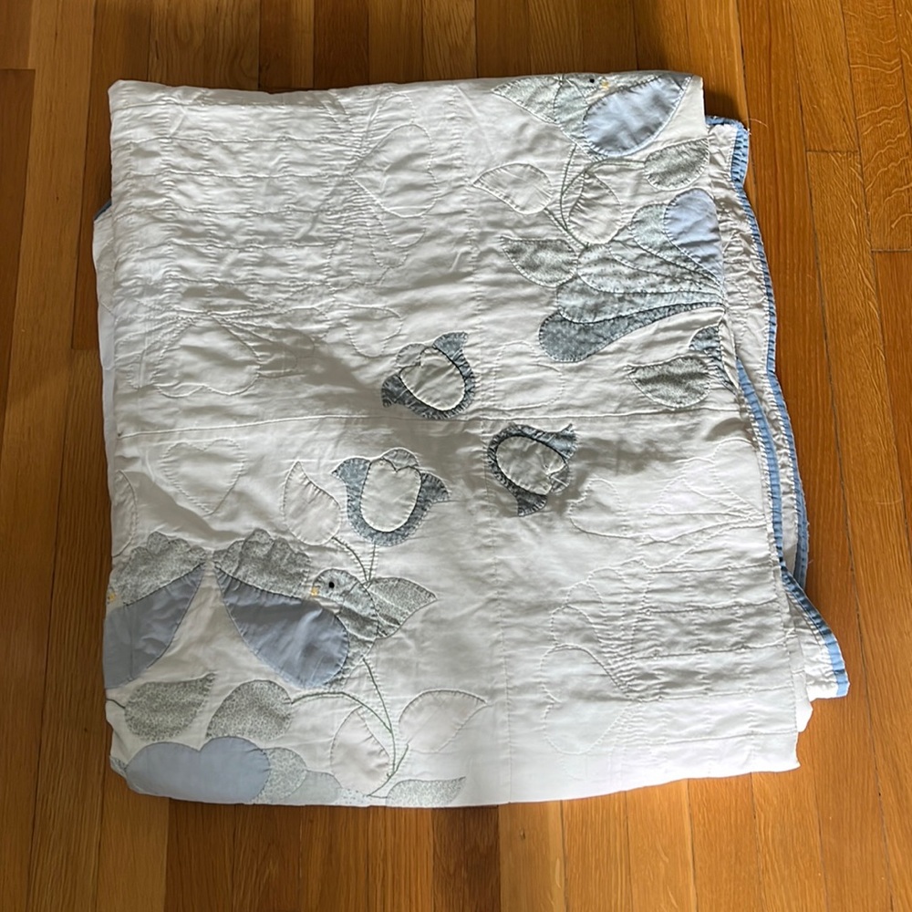 Vintage Amish country quilt 91” by 105”